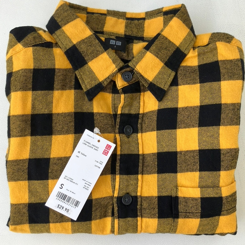 UNIQLO flannel checked long sleeve shirt.